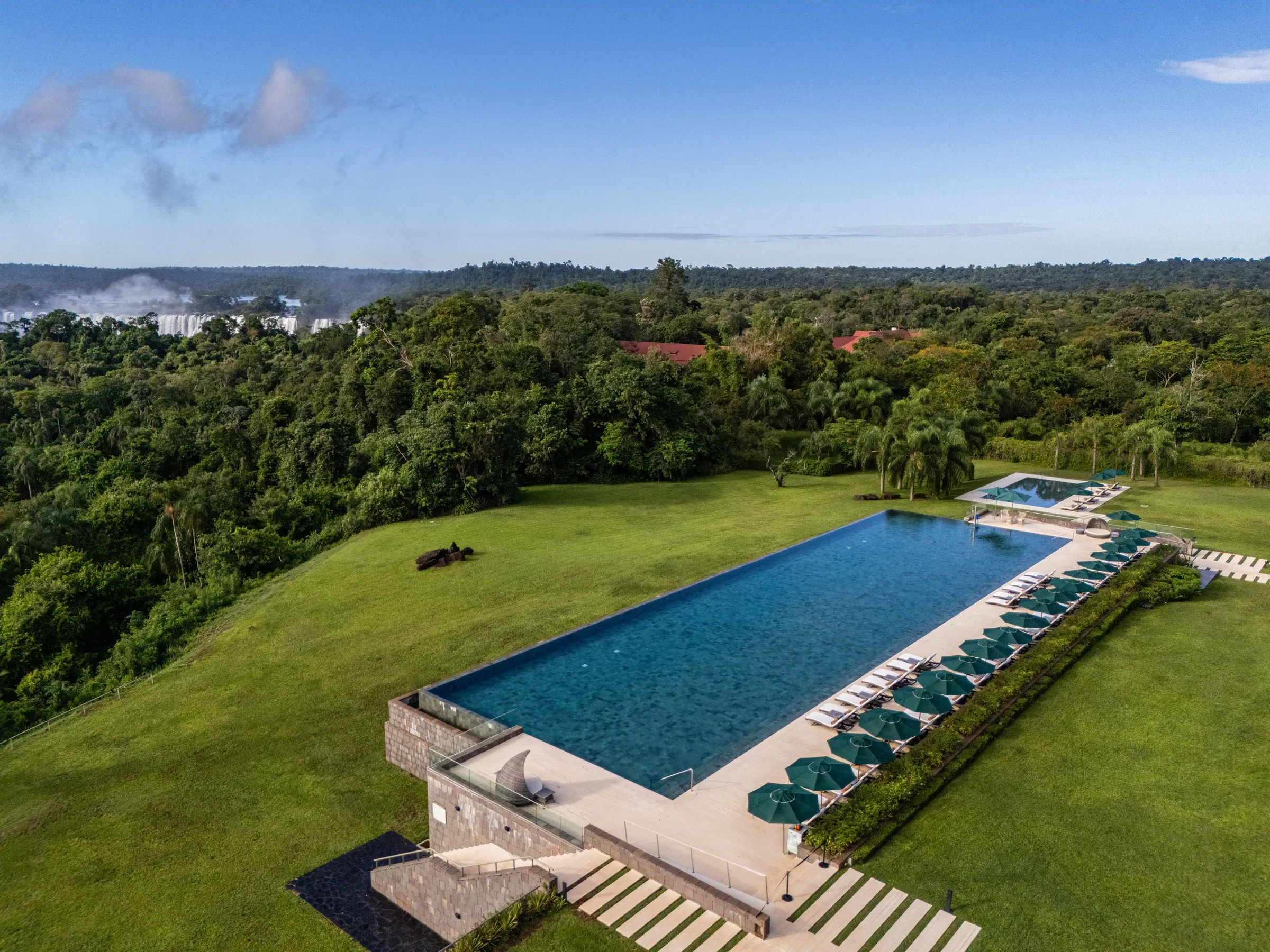 Infinity pool overlooking rainforest and Iguazú Falls at Gran Meliá Iguazú