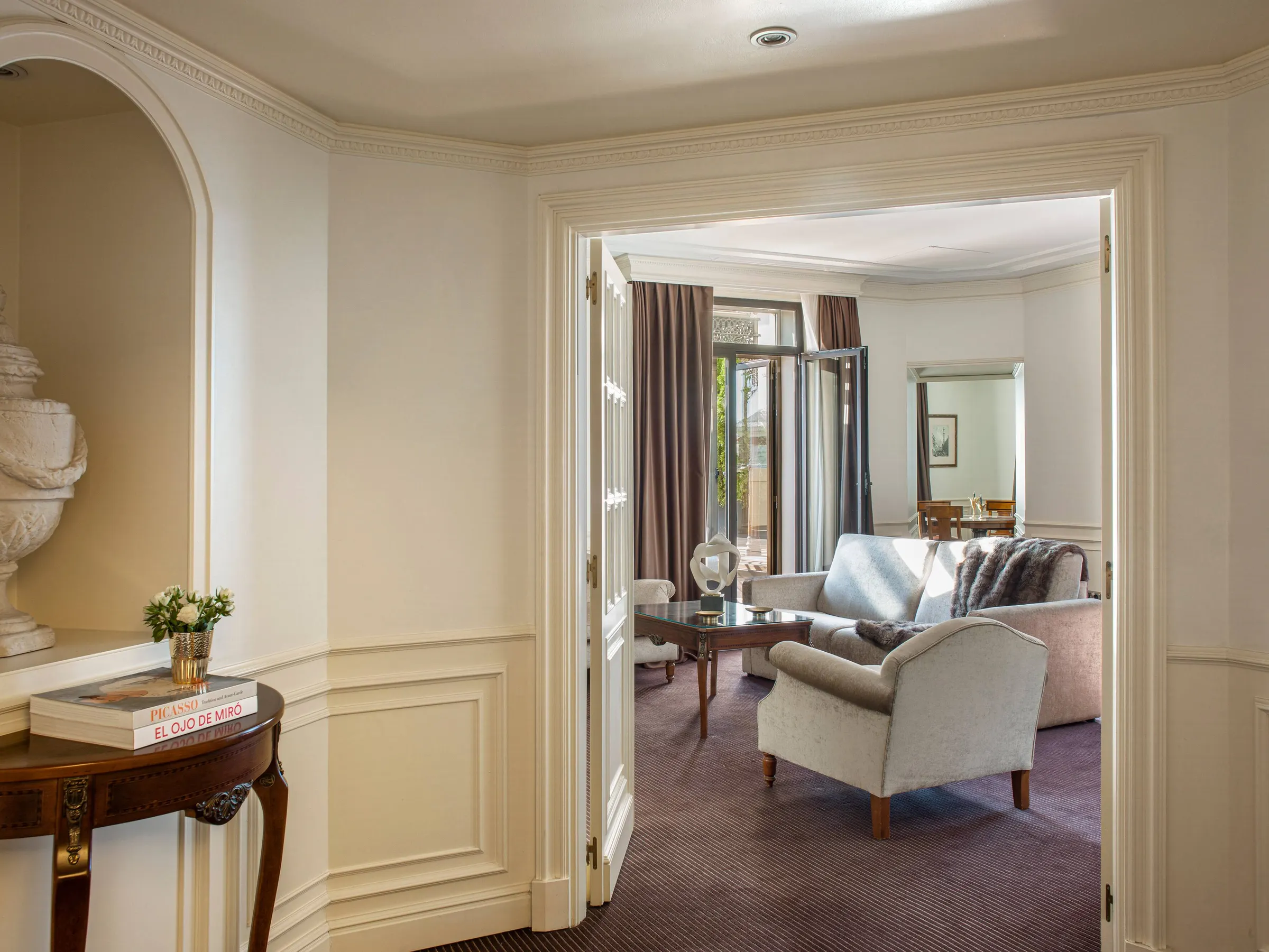 Classic suite living room at Hotel Fénix Gran Meliá