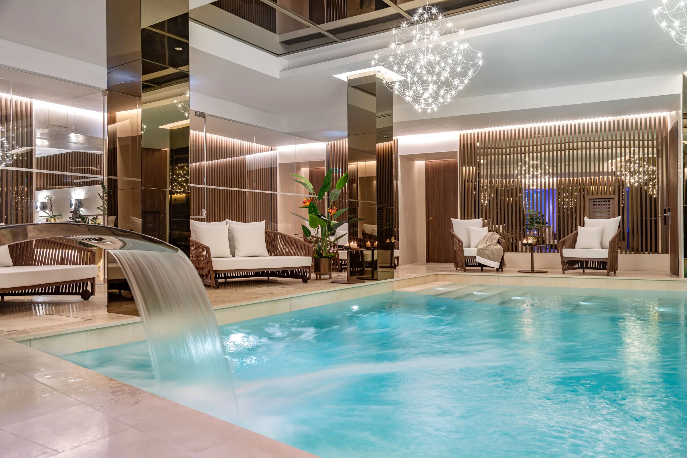 Indoor spa pool with water feature at Palazzo Cordusio Gran Meliá