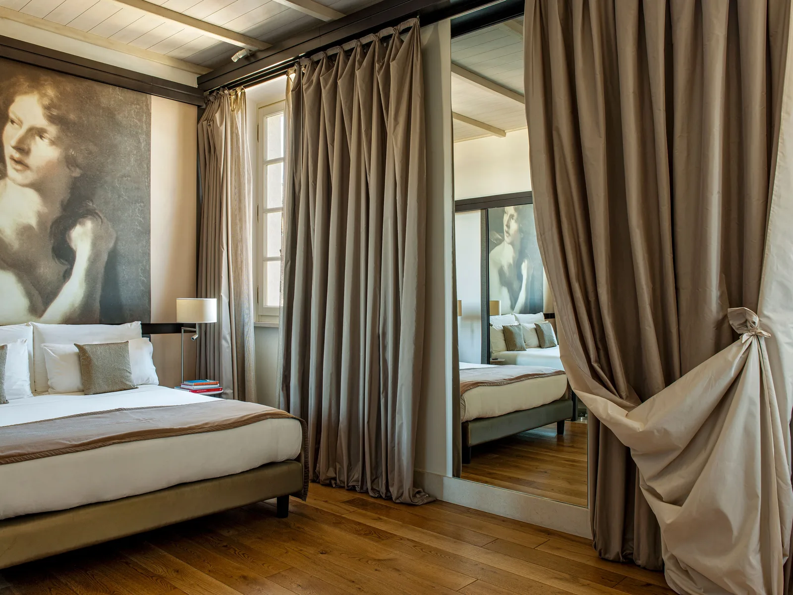 Guest bedroom with a classical art mural and mirrored partition at Villa Agrippina Gran Meliá